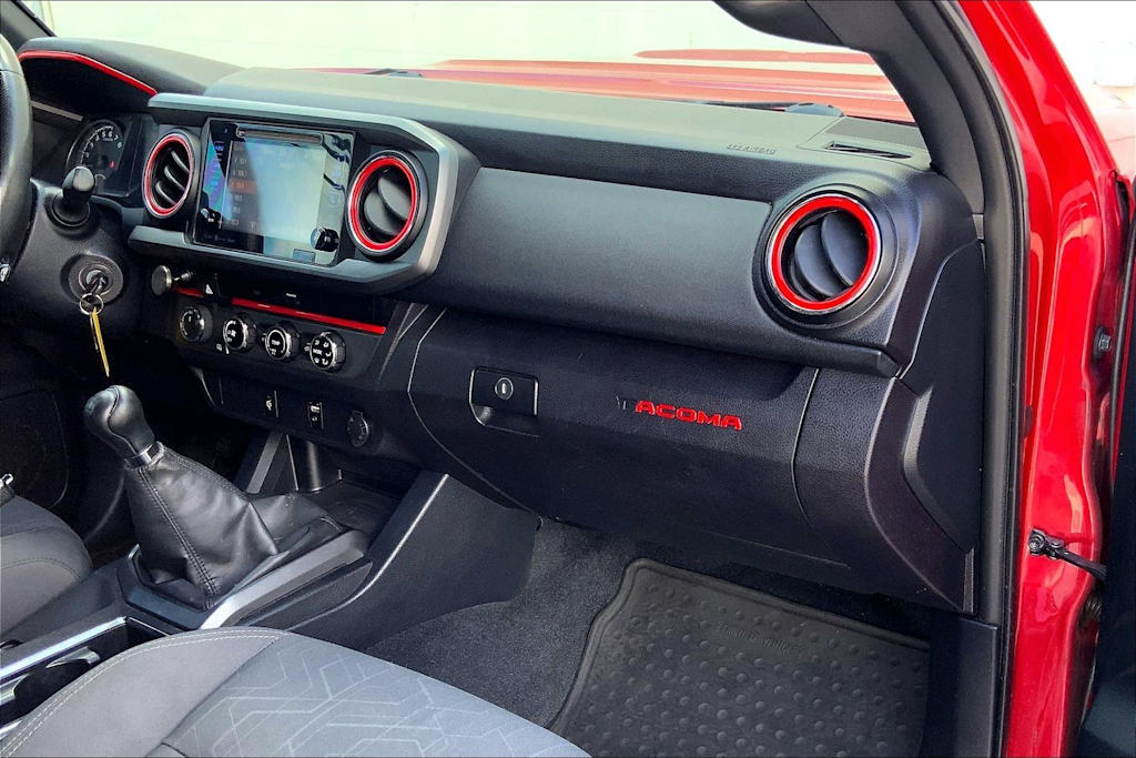 Thumbnail: 2016 Toyota Tacoma - 15