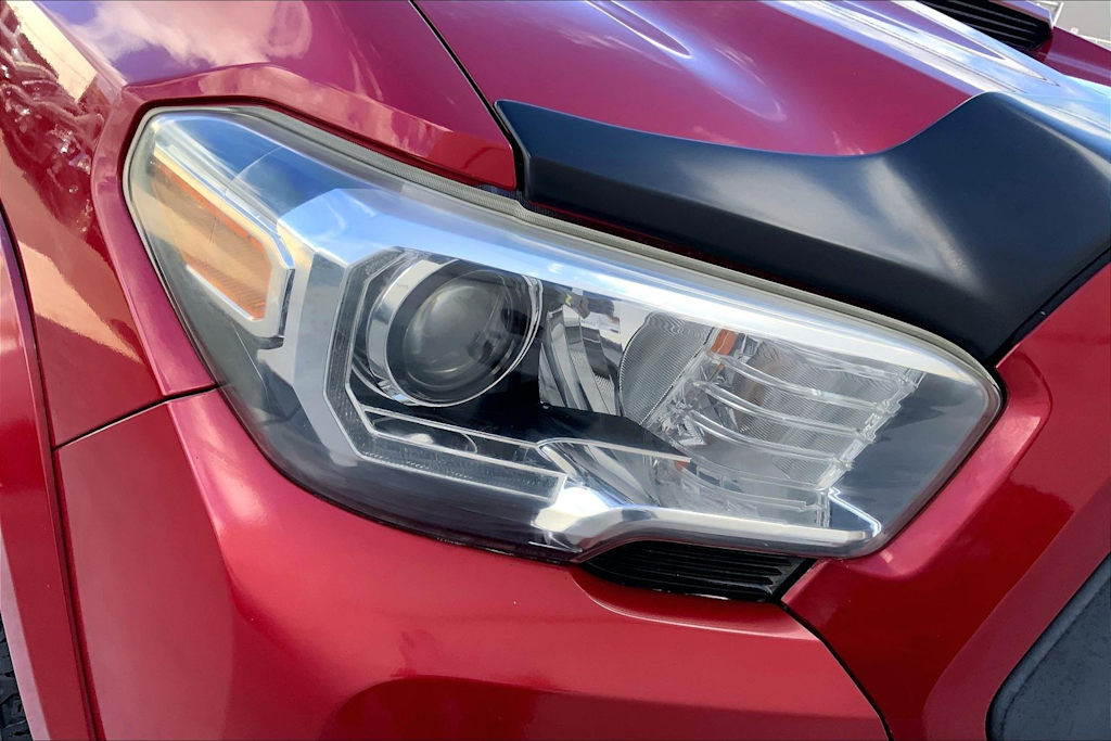 Thumbnail: 2016 Toyota Tacoma - 31