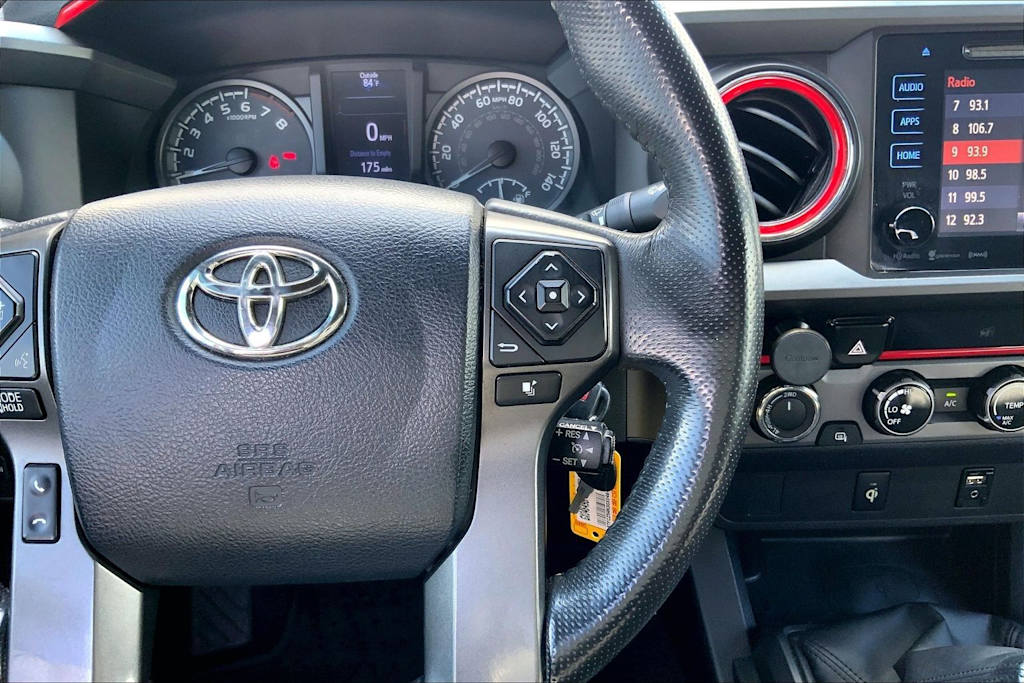 Thumbnail: 2016 Toyota Tacoma - 25