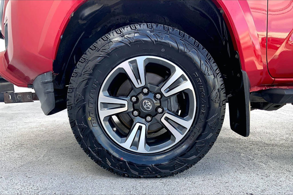 Thumbnail: 2016 Toyota Tacoma - 8