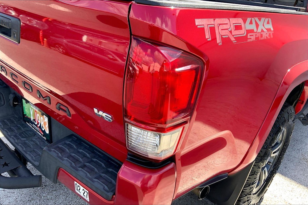 Thumbnail: 2016 Toyota Tacoma - 32