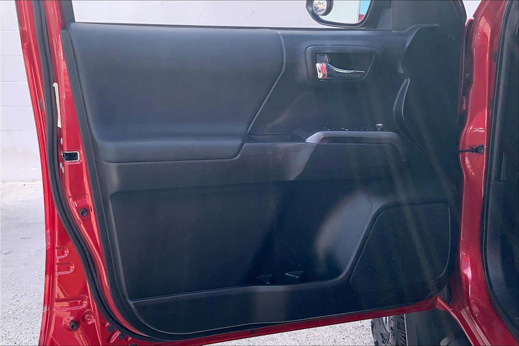 Thumbnail: 2016 Toyota Tacoma - 27