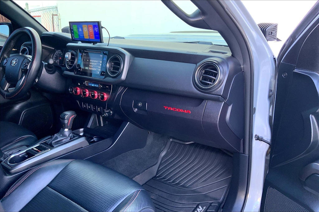Thumbnail: 2017 Toyota Tacoma - 15