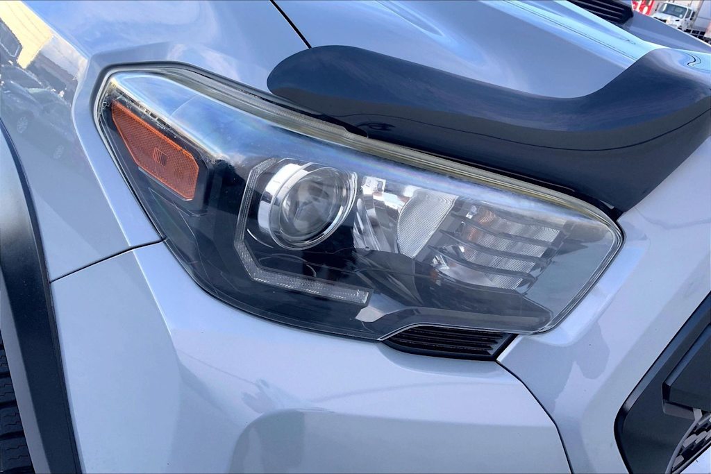 Thumbnail: 2017 Toyota Tacoma - 31