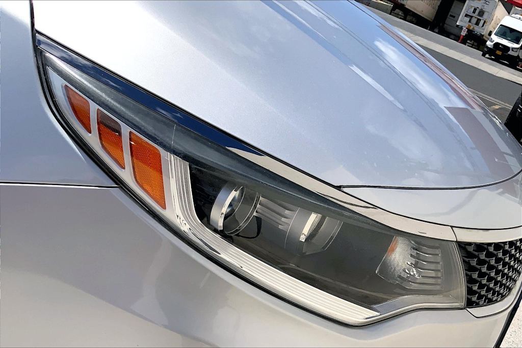 Thumbnail: 2017 Kia Optima - 31