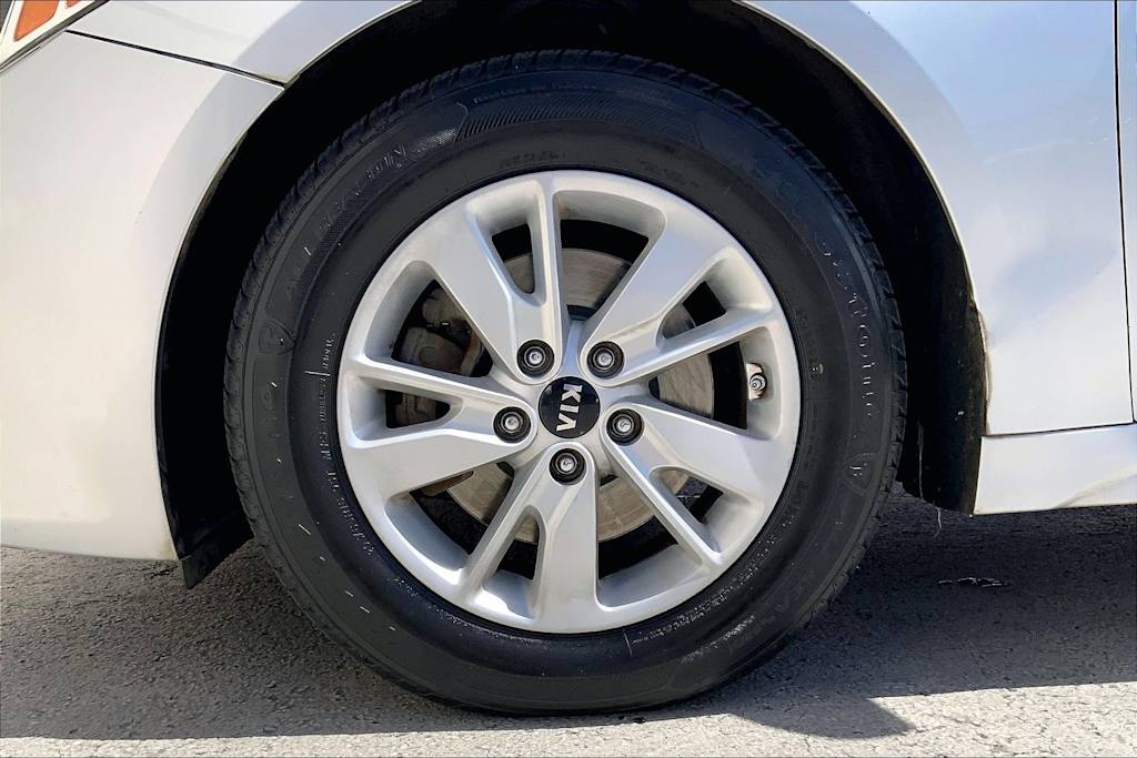 Thumbnail: 2017 Kia Optima - 8