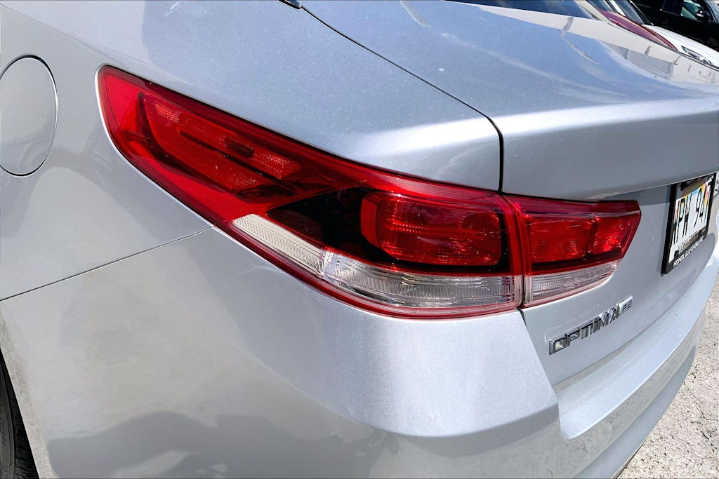 Thumbnail: 2017 Kia Optima - 32