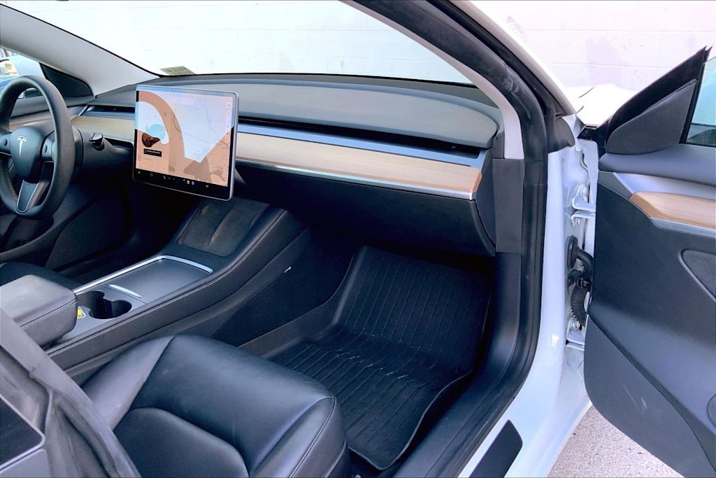 Thumbnail: 2021 Tesla Model 3 - 23