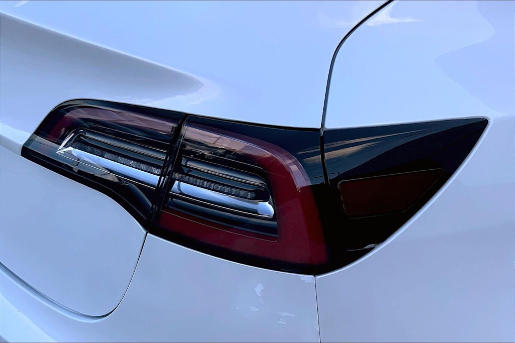 Thumbnail: 2021 Tesla Model 3 - 32