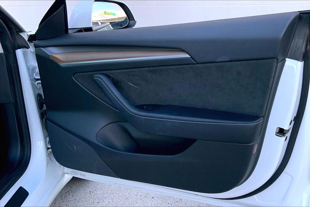 Thumbnail: 2021 Tesla Model 3 - 28