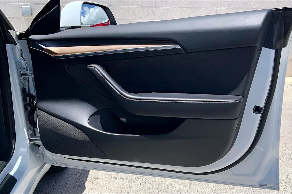 Thumbnail: 2023 Tesla Model 3 - 27