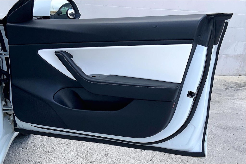 Thumbnail: 2020 Tesla Model 3 - 28