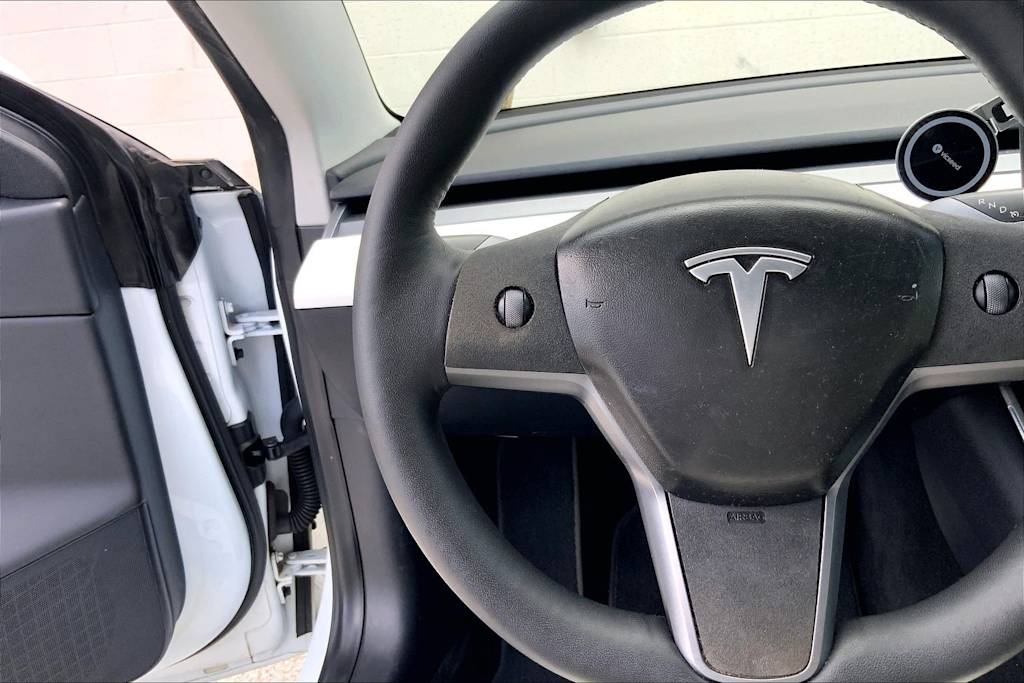 Thumbnail: 2020 Tesla Model 3 - 24