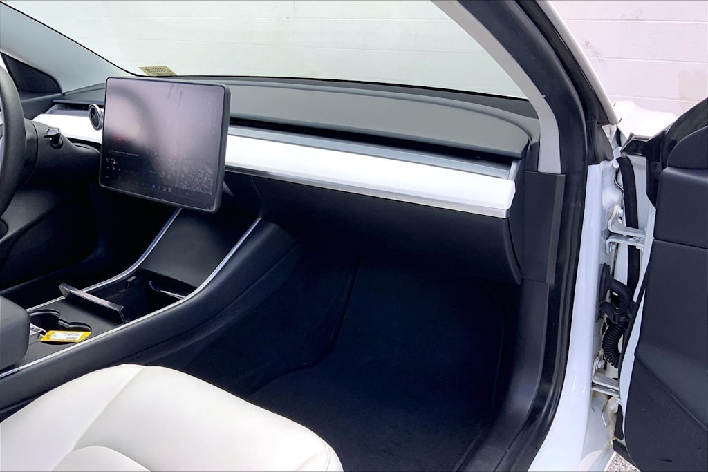 Thumbnail: 2020 Tesla Model 3 - 23