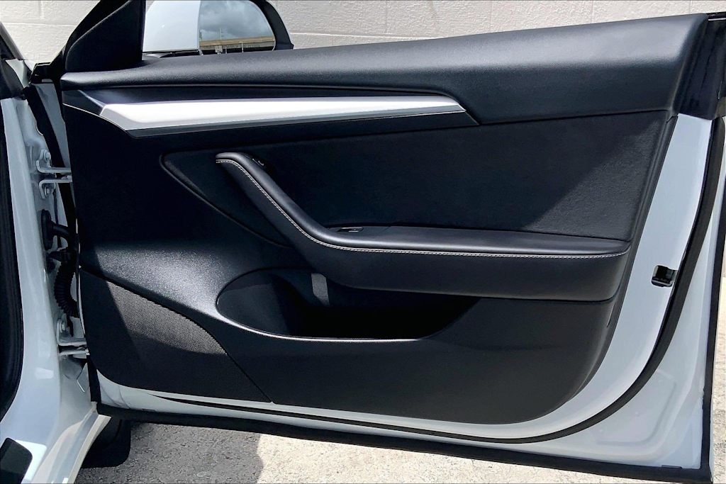 Thumbnail: 2023 Tesla Model 3 - 28