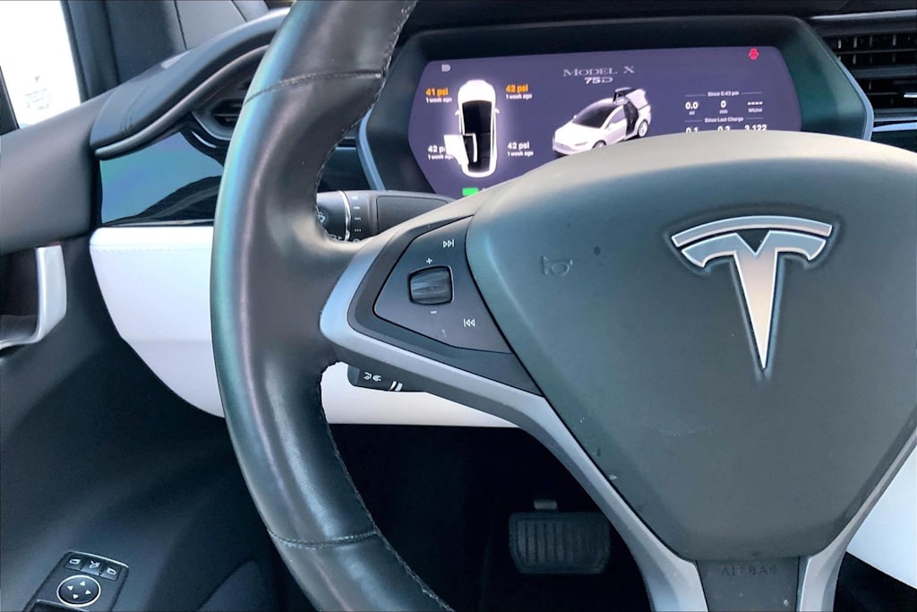 Thumbnail: 2018 Tesla Model X - 23