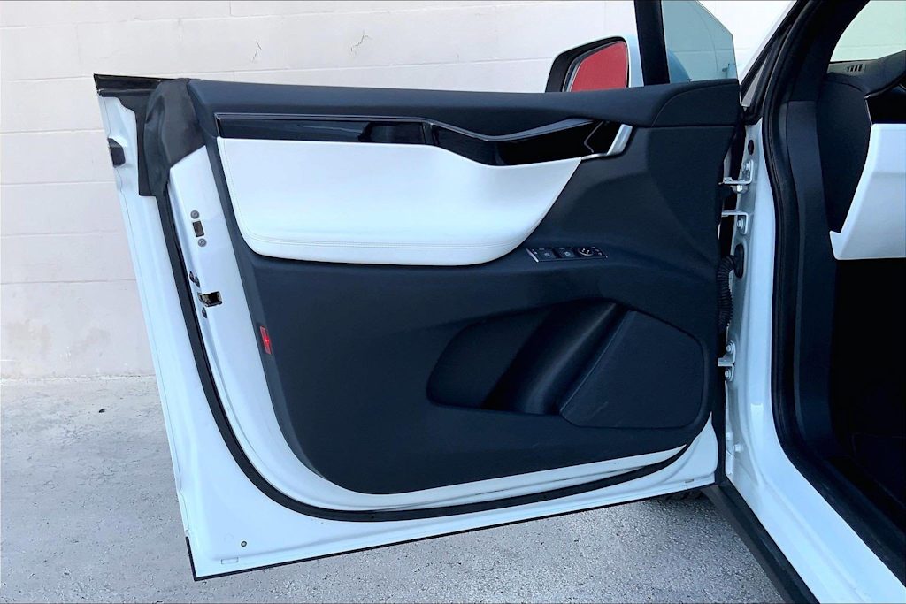 Thumbnail: 2018 Tesla Model X - 26