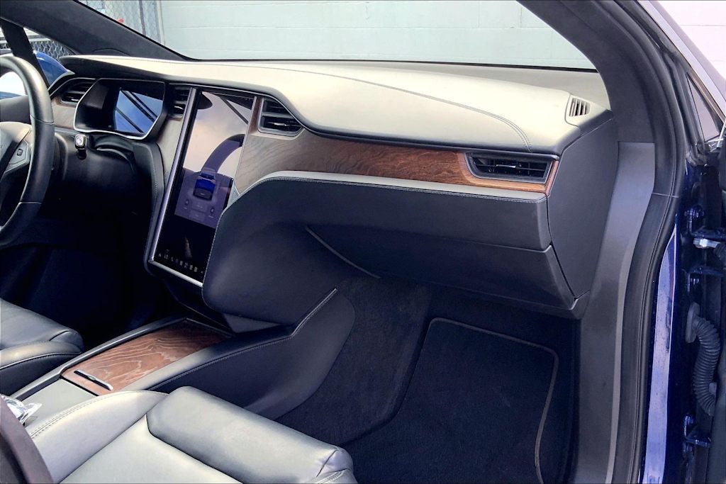 Thumbnail: 2021 Tesla Model X - 14
