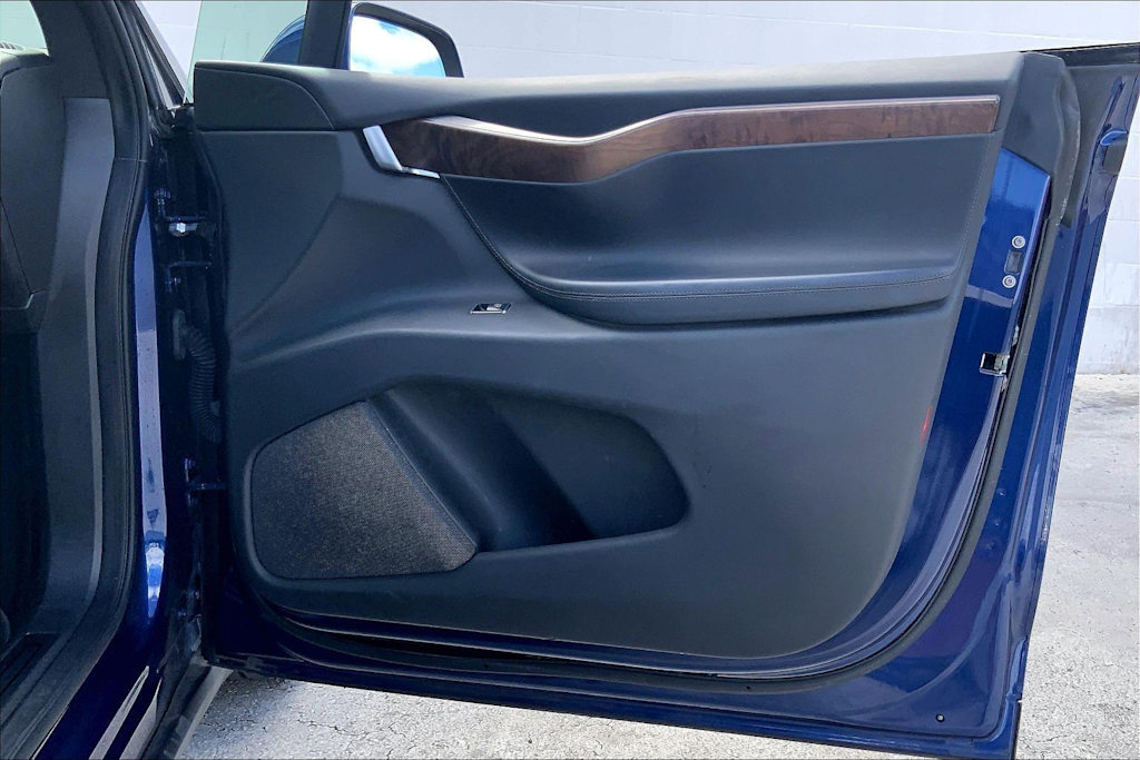 Thumbnail: 2021 Tesla Model X - 29