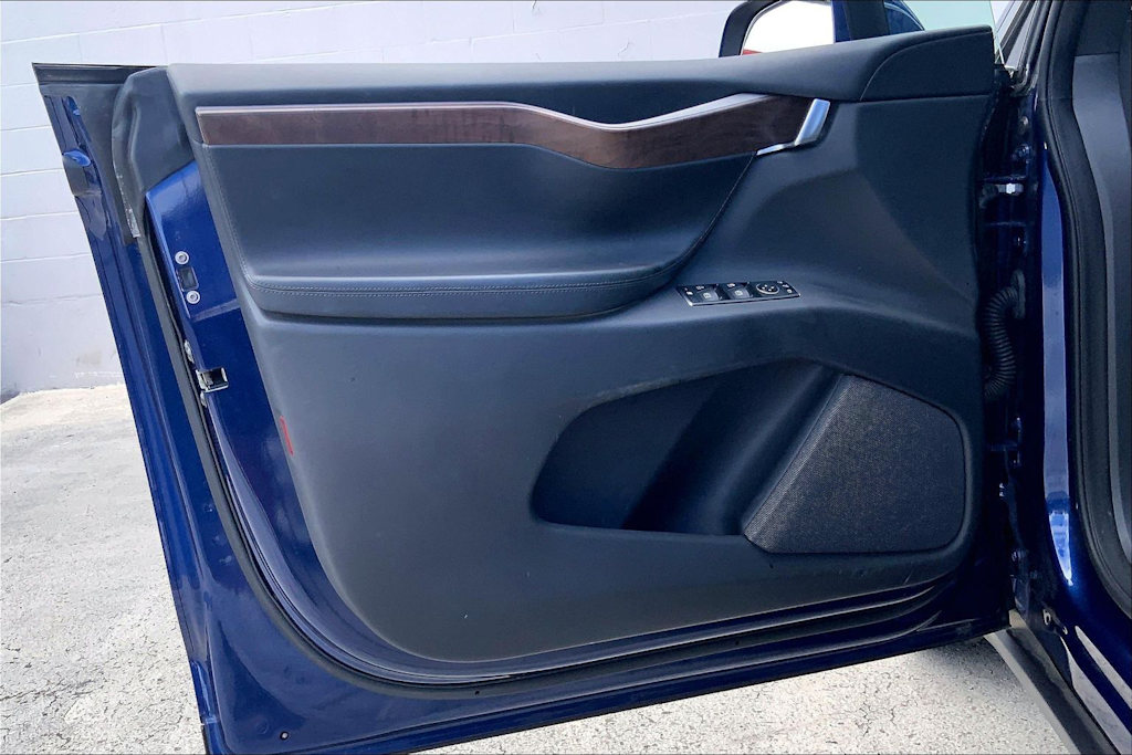 Thumbnail: 2021 Tesla Model X - 28