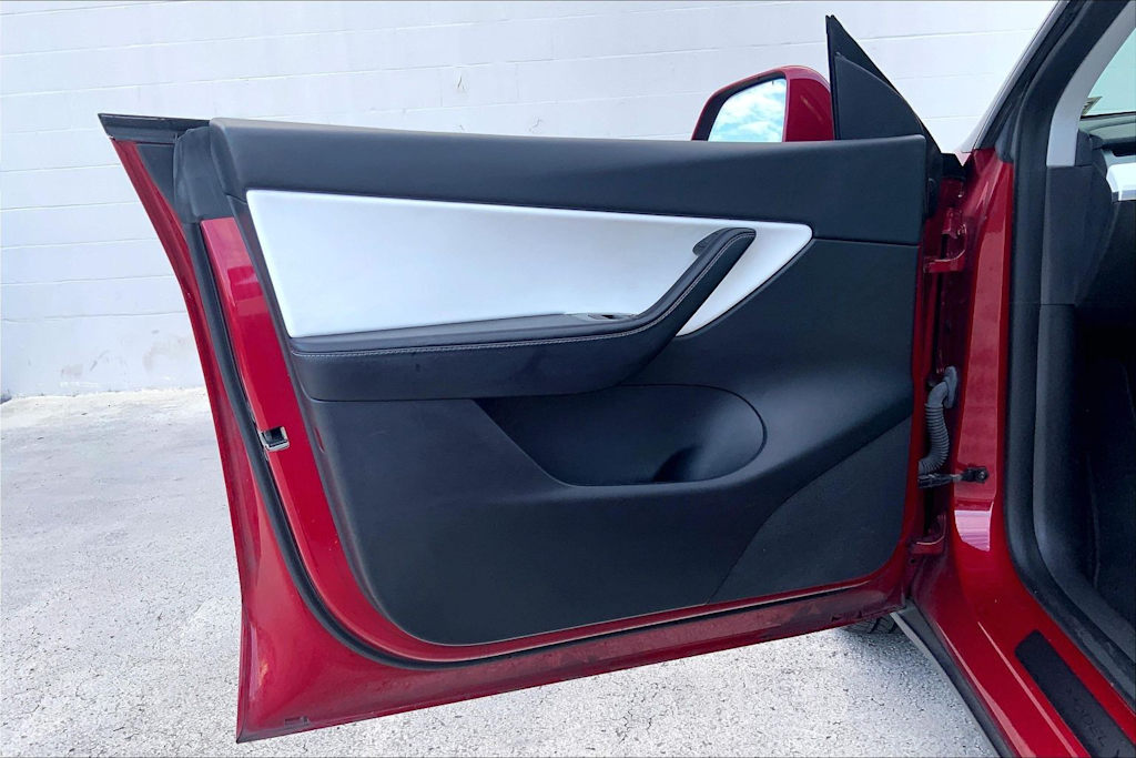 Thumbnail: 2021 Tesla Model Y - 26