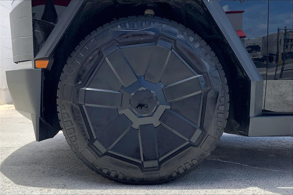 Thumbnail: 2024 Tesla Cybertruck - 7