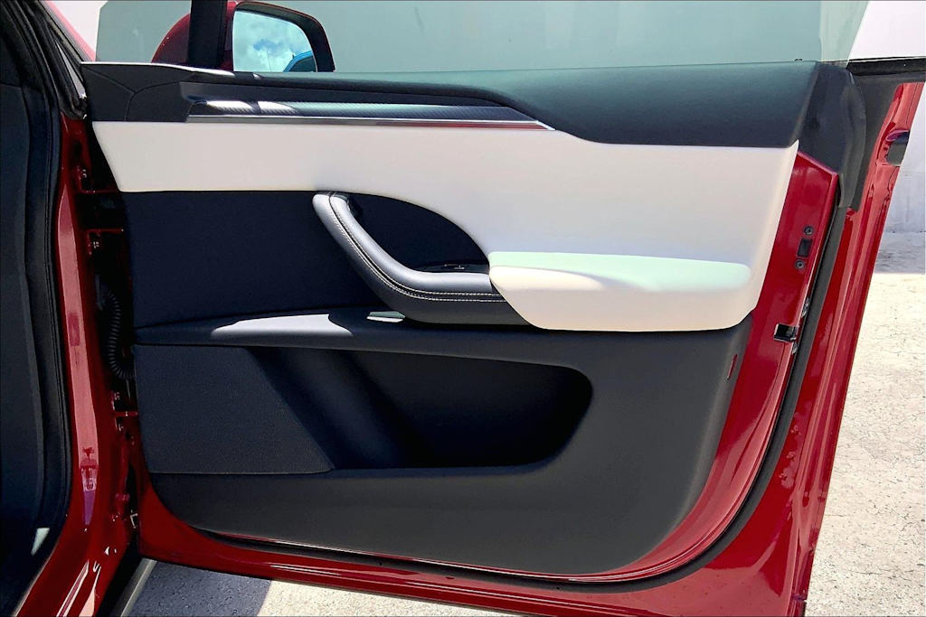 Thumbnail: 2022 Tesla Model X - 28