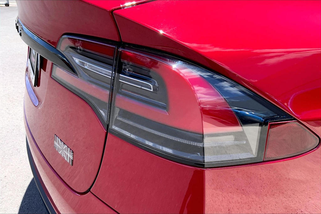 Thumbnail: 2022 Tesla Model X - 32