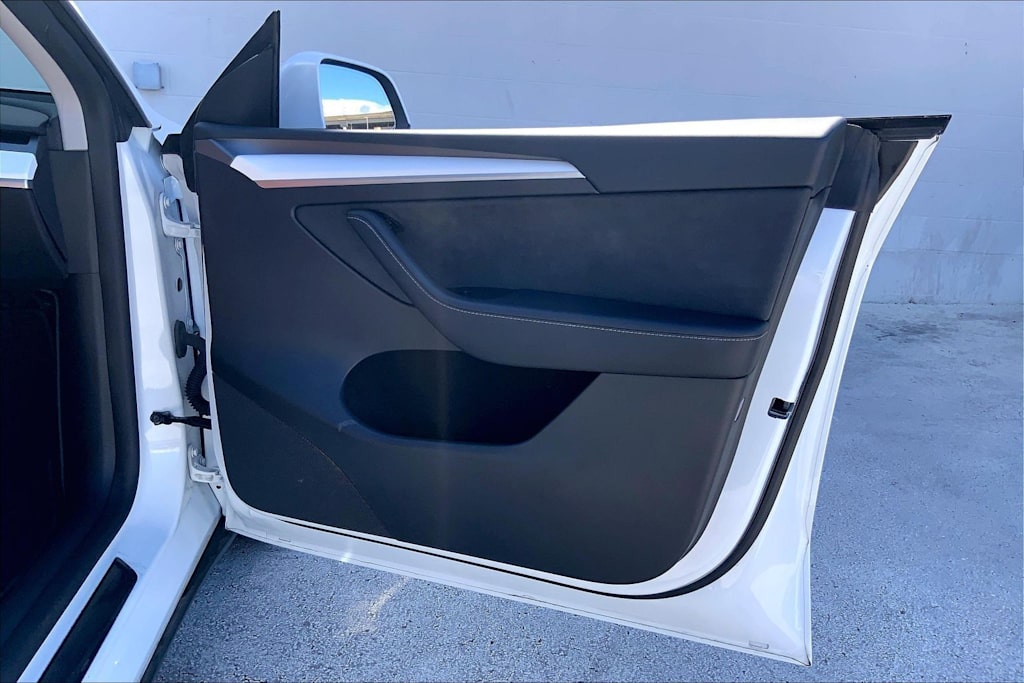 Thumbnail: 2025 Tesla Model Y - 27