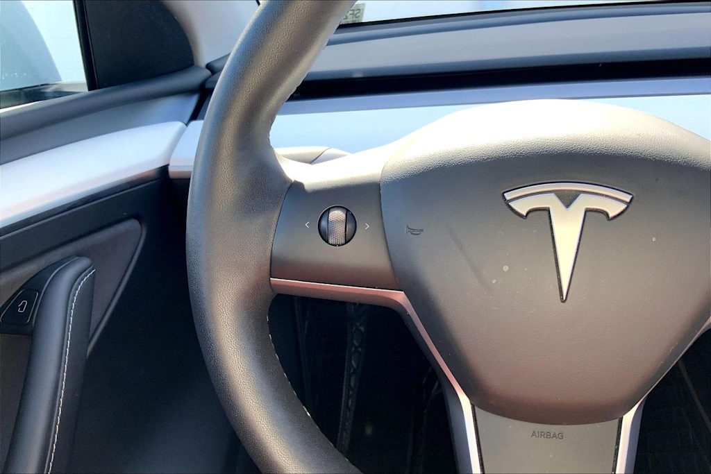 Thumbnail: 2025 Tesla Model Y - 24