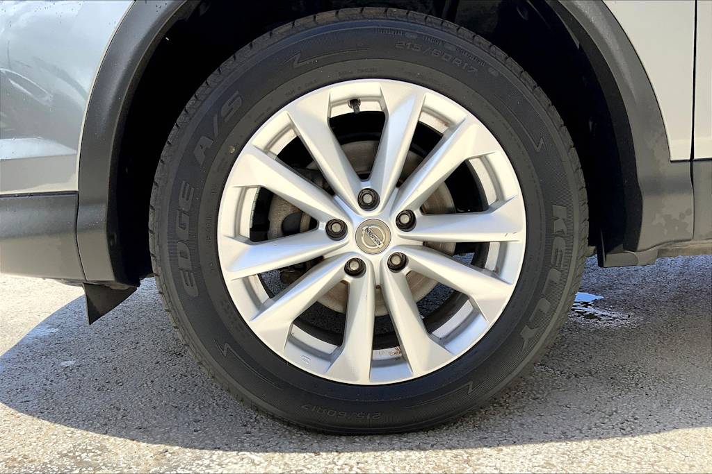 Thumbnail: 2017 Nissan Rogue Sport - 8