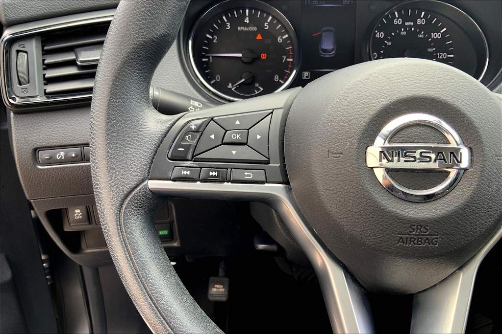 Thumbnail: 2017 Nissan Rogue Sport - 25