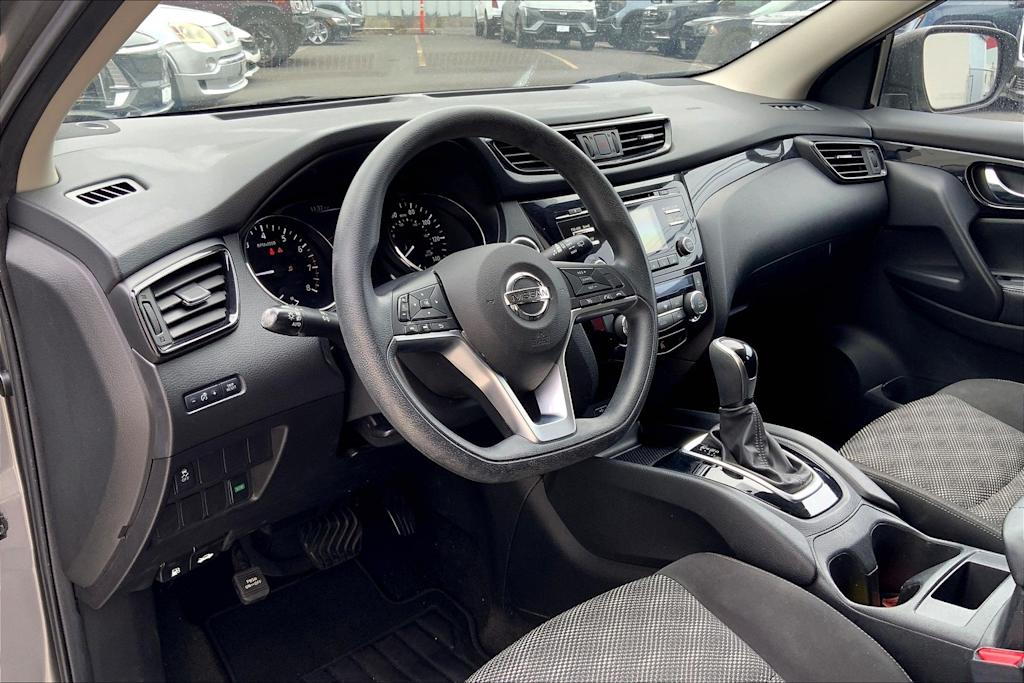 Thumbnail: 2017 Nissan Rogue Sport - 2