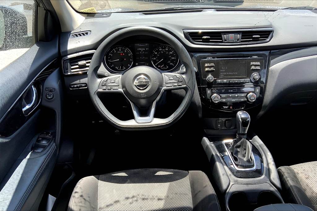 Thumbnail: 2017 Nissan Rogue Sport - 14
