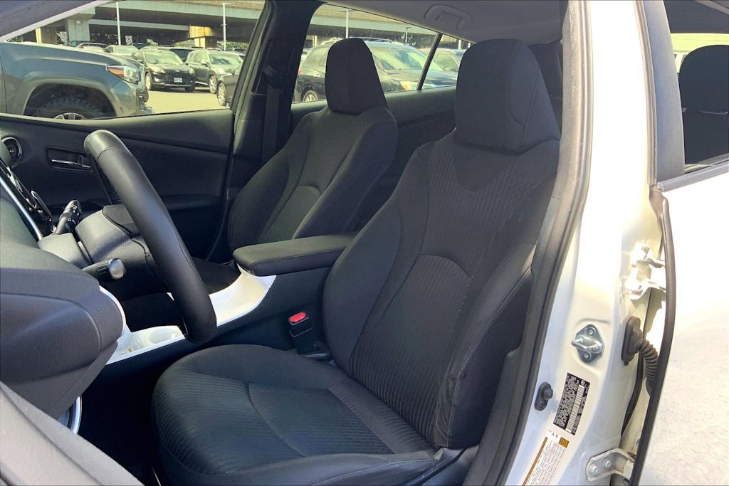 Thumbnail: 2016 Toyota Prius - 11