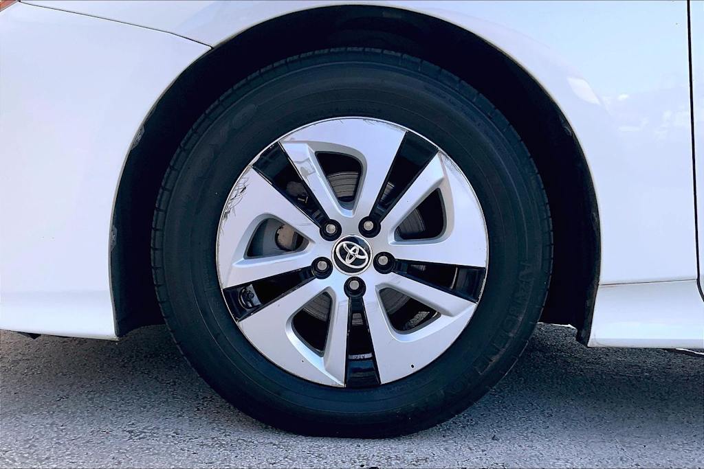 Thumbnail: 2016 Toyota Prius - 8
