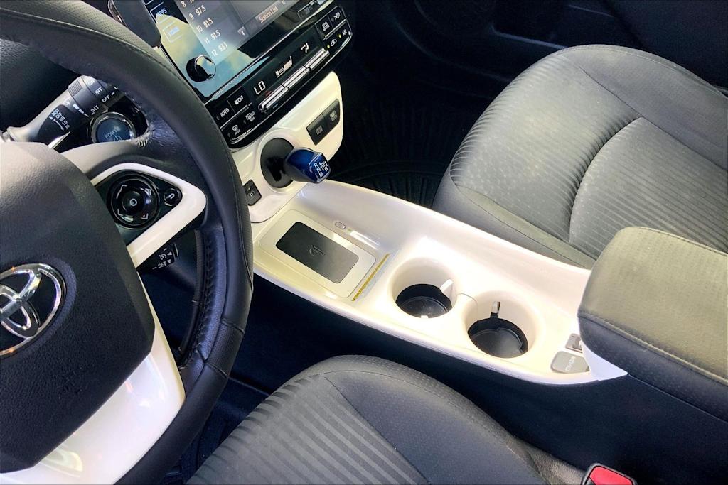 Thumbnail: 2016 Toyota Prius - 15