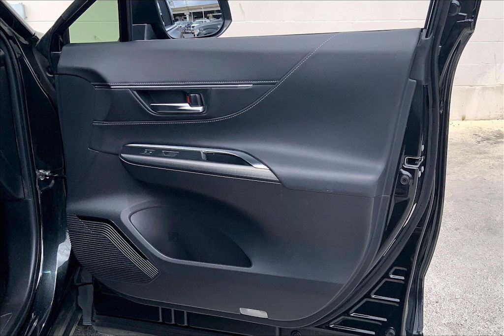 Thumbnail: 2021 Toyota Venza - 28