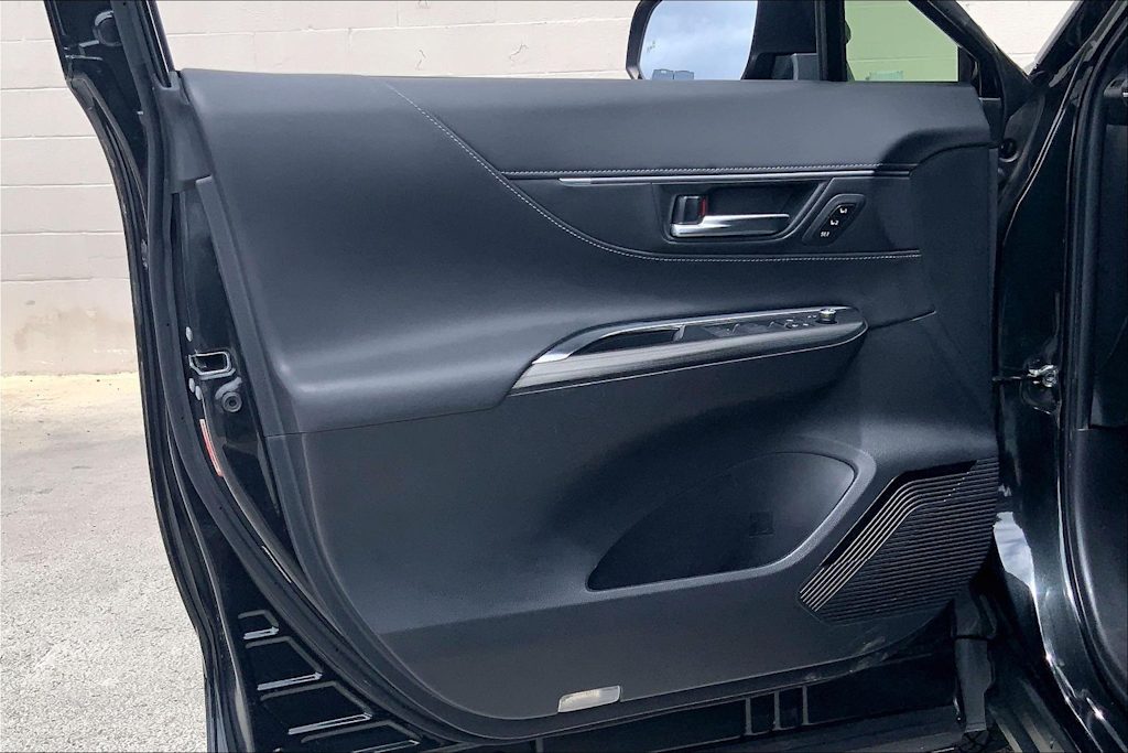 Thumbnail: 2021 Toyota Venza - 27