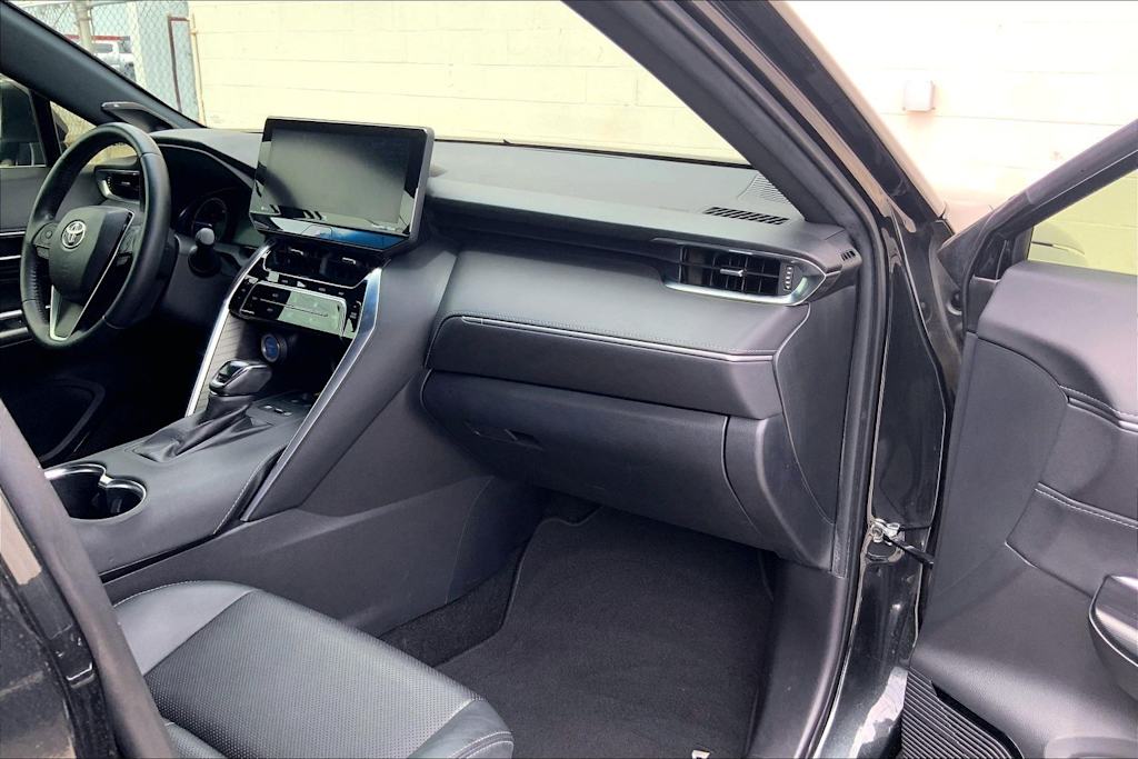 Thumbnail: 2021 Toyota Venza - 24