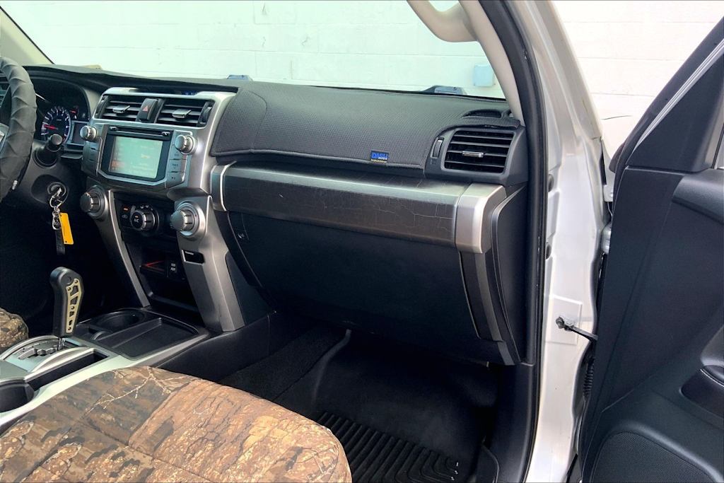 Thumbnail: 2016 Toyota 4Runner - 24