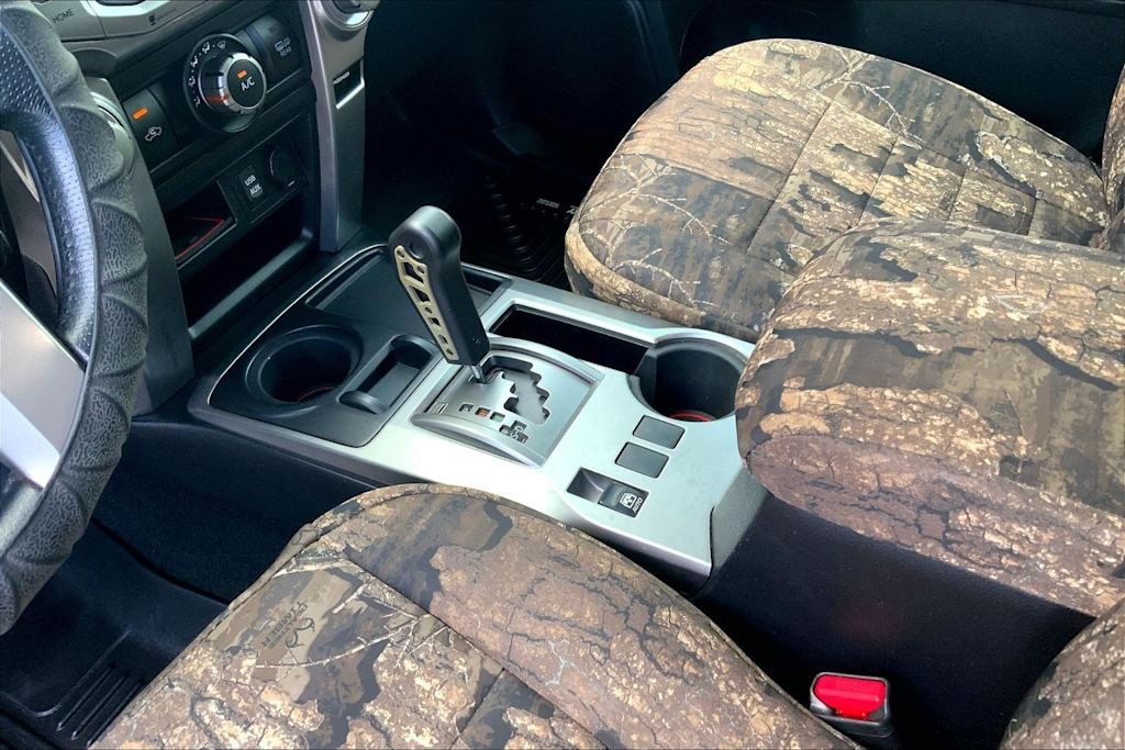 Thumbnail: 2016 Toyota 4Runner - 17