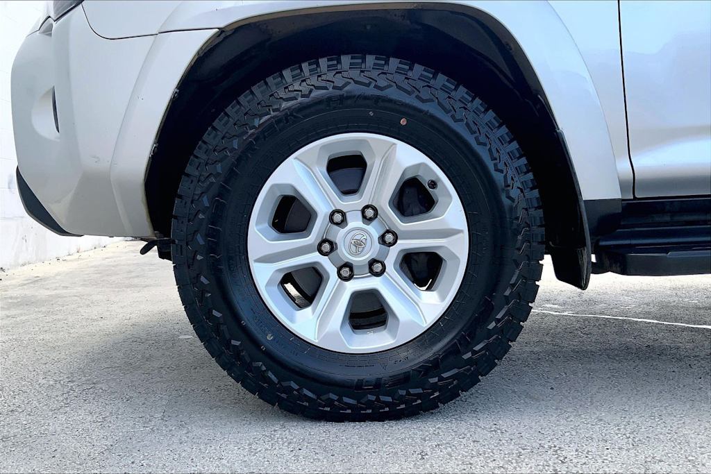 Thumbnail: 2016 Toyota 4Runner - 8