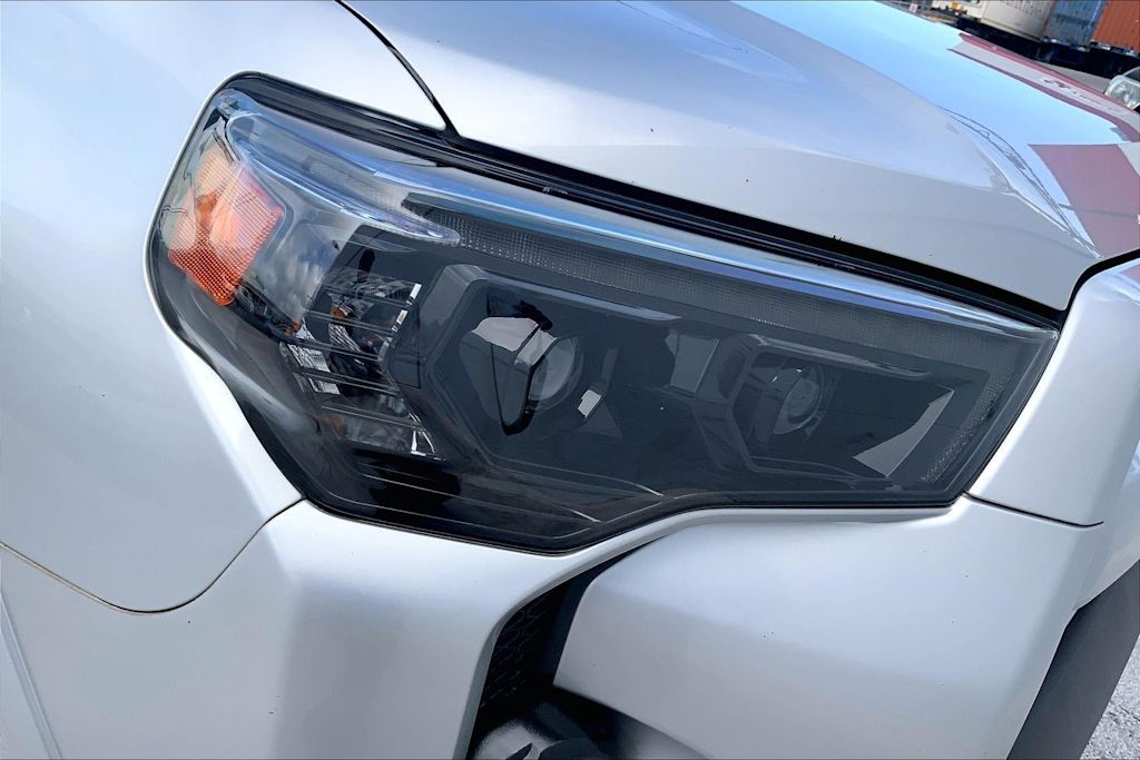 Thumbnail: 2016 Toyota 4Runner - 31