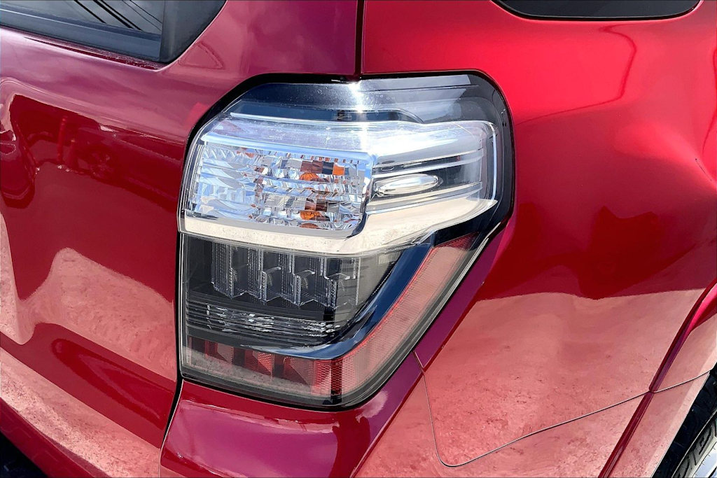 Thumbnail: 2014 Toyota 4Runner - 32