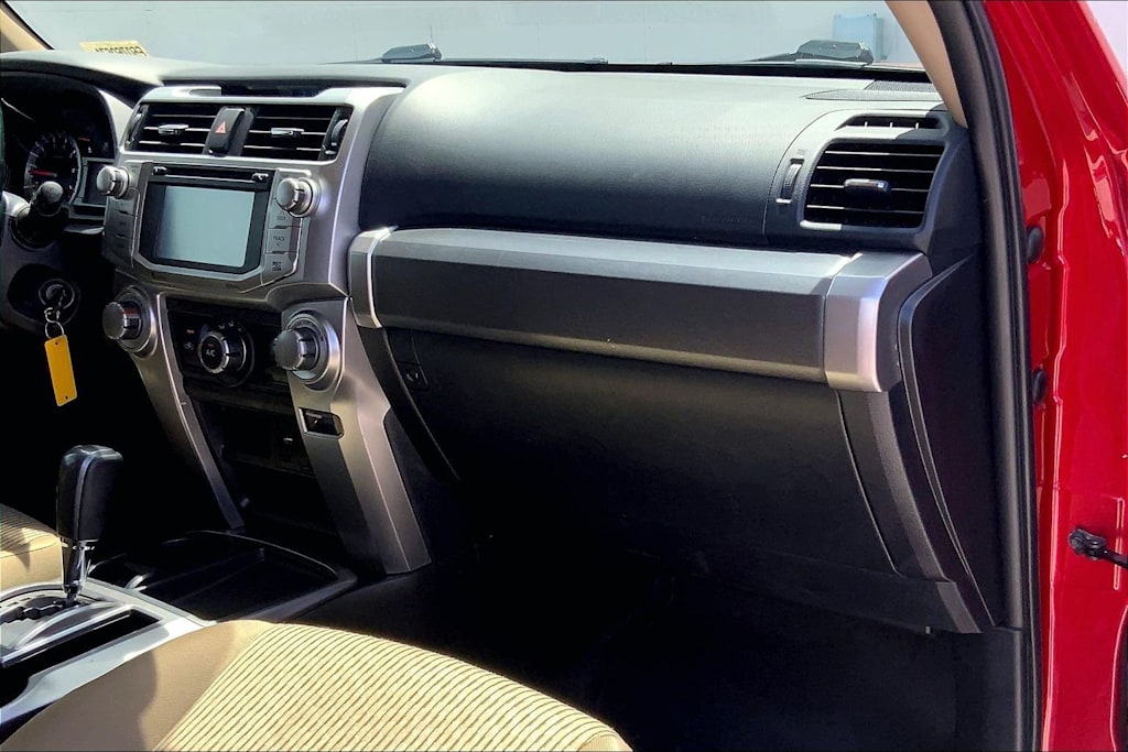 Thumbnail: 2014 Toyota 4Runner - 15