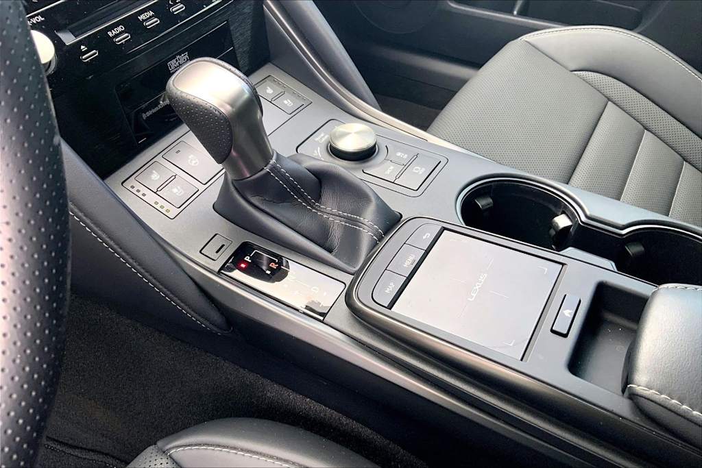 Thumbnail: 2024 Lexus ES - 17