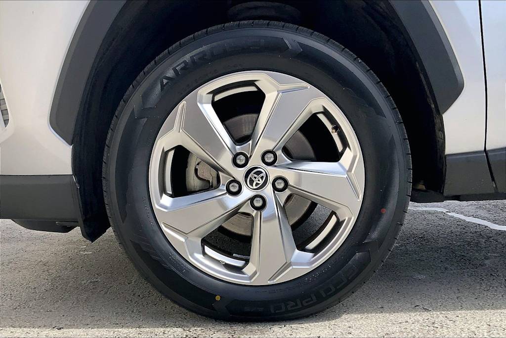 Thumbnail: 2021 Toyota RAV4 - 8