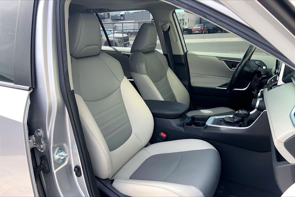 Thumbnail: 2021 Toyota RAV4 - 12