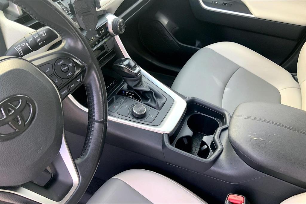 Thumbnail: 2021 Toyota RAV4 - 22